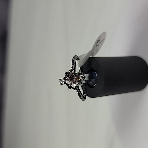 Fragrant jewels iridescent square cut Swarovski ring - Picture 1 of 6